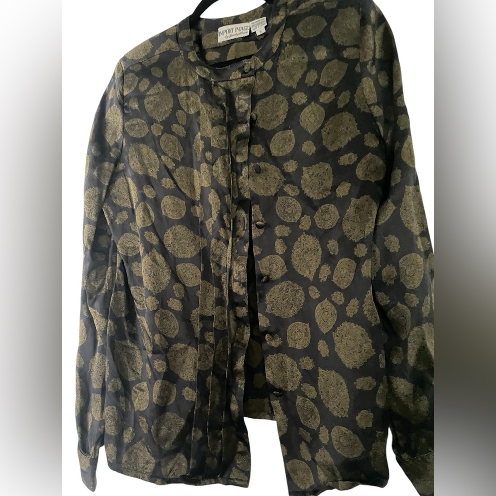 IMPORT IMAGE by Jerrolynn Crooks beautiful blouse. Size 8.